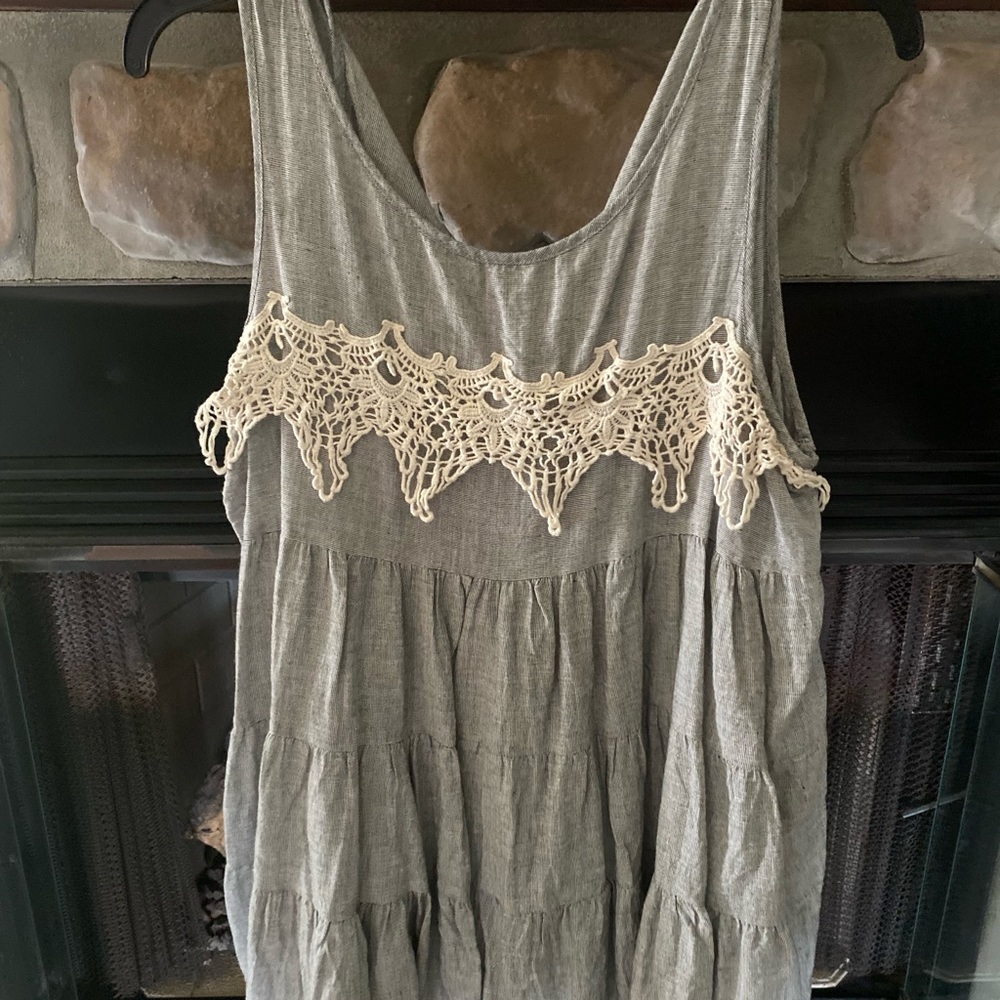 Entro - large - black & white - sleeveless - new - never worn - $10.00